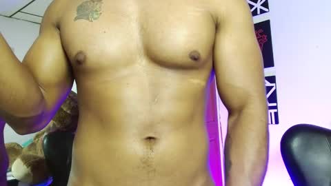 Snapshot of romanpearce_ chatting on 02-25-25, 11:22 Roman online show from 02-25-25, 11:22