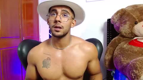 Snapshot of romanpearce_ chatting on 03-06-25, 09:09 Roman online show from 03-06-25, 09:09