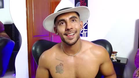 Snapshot of romanpearce_ chatting on 03-07-25, 12:15 Roman online show from 03-07-25, 12:15