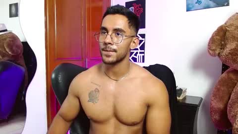 Snapshot of romanpearce_ chatting on 03-09-25, 12:10 Roman online show from 03-09-25, 12:10