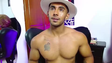 Snapshot of romanpearce_ chatting on 03-11-25, 08:31 Roman online show from 03-11-25, 08:31