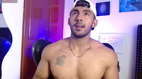 Snapshot of romanpearce_ chatting on 09-10-25, 07:58 Roman online show from 09-10-25, 07:58