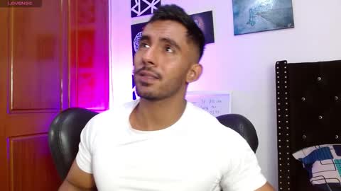 Snapshot of romanpearce_ chatting on 09-22-25, 05:26 Roman online show from 09-22-25, 05:26