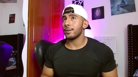 Snapshot of romanpearce_ chatting on 09-30-25, 06:57 Roman online show from 09-30-25, 06:57