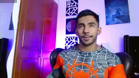 Snapshot of romanpearce_ chatting on 10-05-25, 05:55 Roman online show from 10-05-25, 05:55