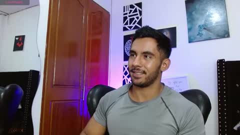 Snapshot of romanpearce_ chatting on 10-06-25, 07:55 Roman online show from 10-06-25, 07:55