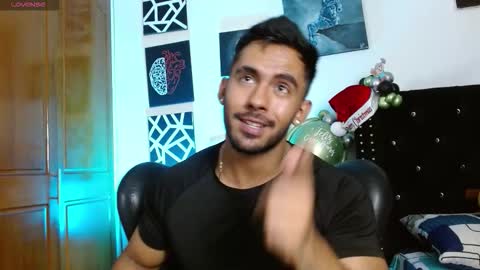 Snapshot of romanpearce_ chatting on 12-15-25, 05:28 Roman online show from 12-15-25, 05:28