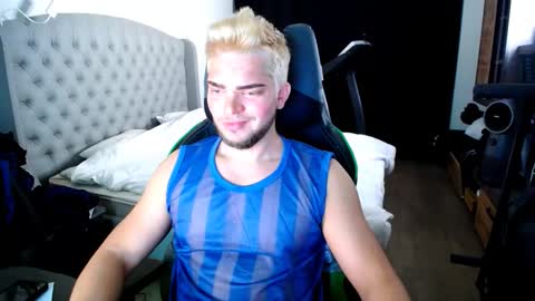 romantic_twunk online show from 10-25-25, 04:31