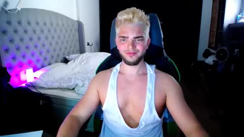 romantic_twunk online show from 10-25-25, 04:35