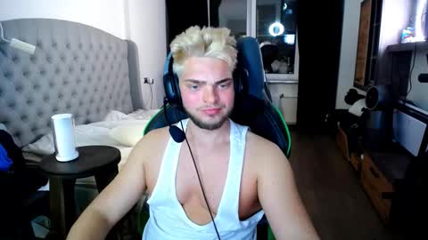 romantic_twunk online show from 10-27-25, 06:12