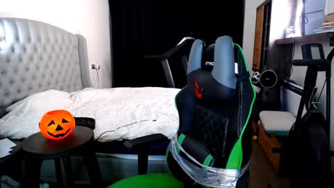 romantic_twunk online show from 10-29-25, 02:14