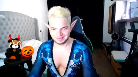 romantic_twunk online show from 10-31-25, 05:19