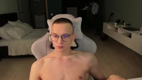 Snapshot of romeo_mercy chatting on 02-11-25, 04:13 Romeo online show from 02-11-25, 04:13