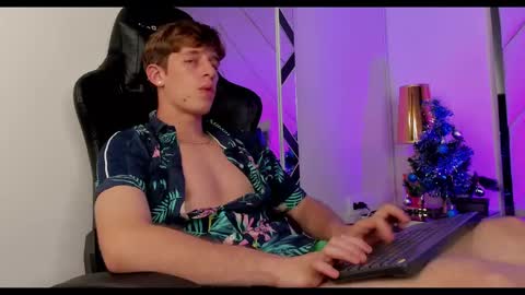 Snapshot of romeo_ricci1 chatting on 12-28-24, 01:08 Romeo Ricci online show from 12-28-24, 01:08