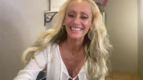 Snapshot of romeodiamond chatting on 12-04-25, 02:43 romeodiamond online show from 12-04-25, 02:43