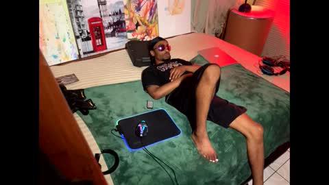 Snapshot of romeotyn chatting on 02-16-25, 08:21 romeotyn online show from 02-16-25, 08:21