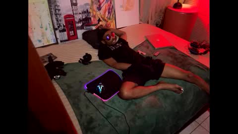 Snapshot of romeotyn chatting on 02-16-25, 11:27 romeotyn online show from 02-16-25, 11:27