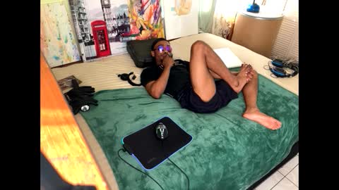 Snapshot of romeotyn chatting on 02-16-25, 02:32 romeotyn online show from 02-16-25, 02:32