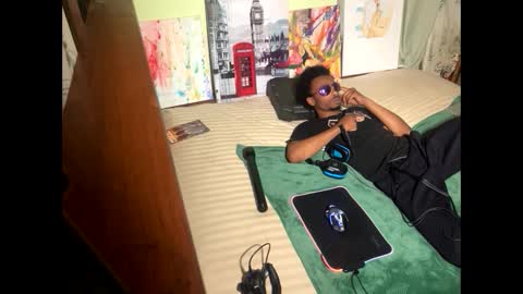 Snapshot of romeotyn chatting on 02-17-25, 01:15 romeotyn online show from 02-17-25, 01:15