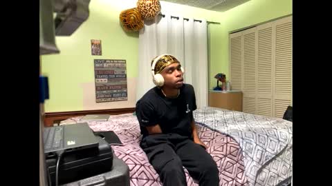 Snapshot of romeotyn chatting on 02-26-25, 03:21 romeotyn online show from 02-26-25, 03:21