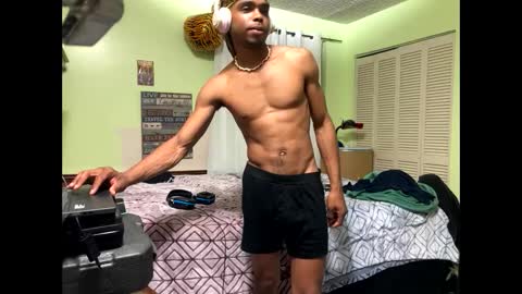 Snapshot of romeotyn chatting on 02-27-25, 06:50 romeotyn online show from 02-27-25, 06:50