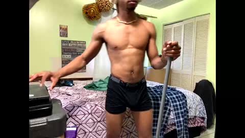 Snapshot of romeotyn chatting on 02-27-25, 09:04 romeotyn online show from 02-27-25, 09:04