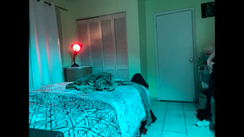 Snapshot of romeotyn chatting on 03-01-25, 09:40 romeotyn online show from 03-01-25, 09:40