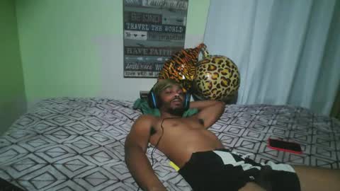 Snapshot of romeotyn chatting on 09-15-25, 11:49 romeotyn online show from 09-15-25, 11:49