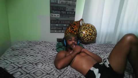 Snapshot of romeotyn chatting on 09-16-25, 02:29 romeotyn online show from 09-16-25, 02:29