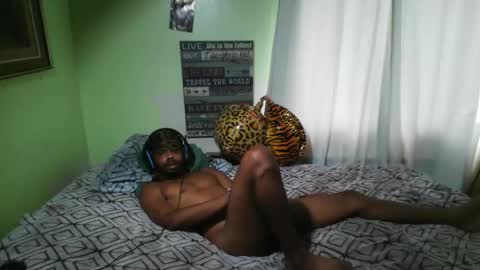 Snapshot of romeotyn chatting on 09-18-25, 06:21 romeotyn online show from 09-18-25, 06:21