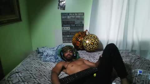 Snapshot of romeotyn chatting on 09-20-25, 09:16 romeotyn online show from 09-20-25, 09:16