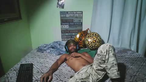 Snapshot of romeotyn chatting on 09-24-25, 11:08 romeotyn online show from 09-24-25, 11:08