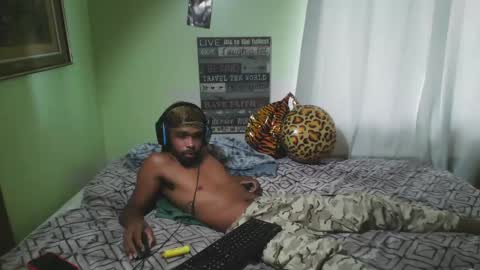 Snapshot of romeotyn chatting on 09-25-25, 02:32 romeotyn online show from 09-25-25, 02:32