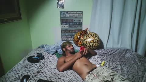 Snapshot of romeotyn chatting on 09-26-25, 02:48 romeotyn online show from 09-26-25, 02:48