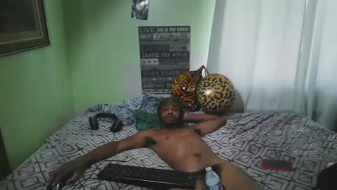 Snapshot of romeotyn chatting on 09-26-25, 03:38 romeotyn online show from 09-26-25, 03:38