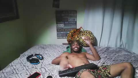 Snapshot of romeotyn chatting on 10-01-25, 11:44 romeotyn online show from 10-01-25, 11:44