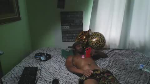 Snapshot of romeotyn chatting on 10-04-25, 05:22 romeotyn online show from 10-04-25, 05:22