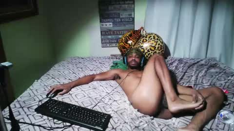 Snapshot of romeotyn chatting on 10-05-25, 05:28 romeotyn online show from 10-05-25, 05:28