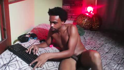 Snapshot of romeotyn chatting on 10-13-25, 06:24 romeotyn online show from 10-13-25, 06:24