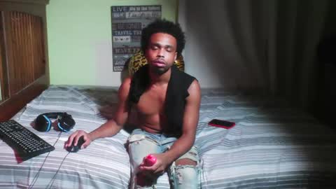 Snapshot of romeotyn chatting on 10-14-25, 12:33 romeotyn online show from 10-14-25, 12:33