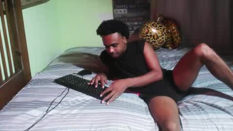 Snapshot of romeotyn chatting on 10-17-25, 11:51 romeotyn online show from 10-17-25, 11:51