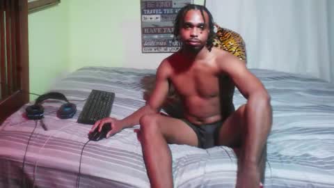 Snapshot of romeotyn chatting on 10-20-25, 01:06 romeotyn online show from 10-20-25, 01:06