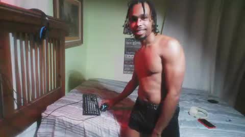 Snapshot of romeotyn chatting on 10-21-25, 01:06 romeotyn online show from 10-21-25, 01:06