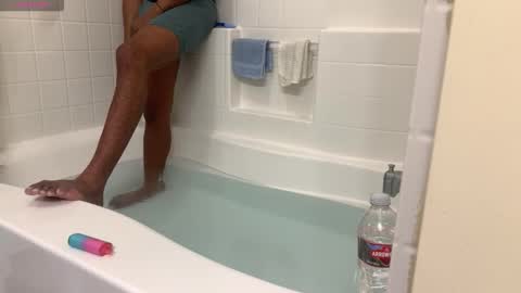 Snapshot of romeotyn chatting on 02-21-26, 07:48 romeotyn online show from 02-21-26, 07:48