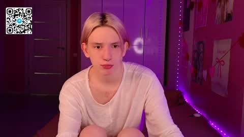 Snapshot of ron_vilss chatting on 05-18-26, 05:02 Ron online show from 05-18-26, 05:02