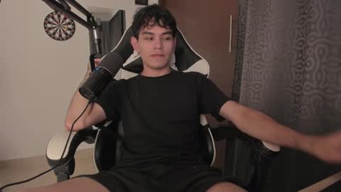 Snapshot of ronaldmq20 chatting on 01-08-25, 12:06 Ronaldo online show from 01-08-25, 12:06