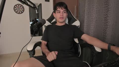 Snapshot of ronaldmq20 chatting on 01-12-25, 11:15 Ronaldo online show from 01-12-25, 11:15