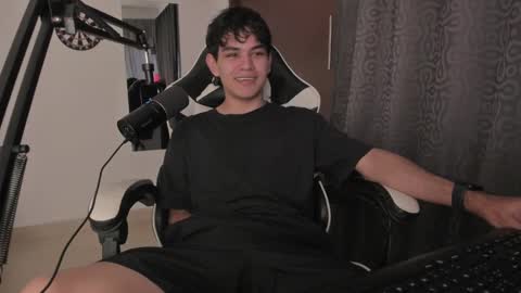 Snapshot of ronaldmq20 chatting on 01-27-25, 01:48 Ronaldo online show from 01-27-25, 01:48