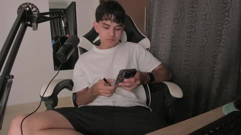 Snapshot of ronaldmq20 chatting on 02-16-25, 11:05 Ronaldo online show from 02-16-25, 11:05