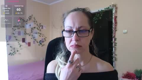 Snapshot of ronda_roni chatting on 01-16-26, 06:06 ronda_roni online show from 01-16-26, 06:06